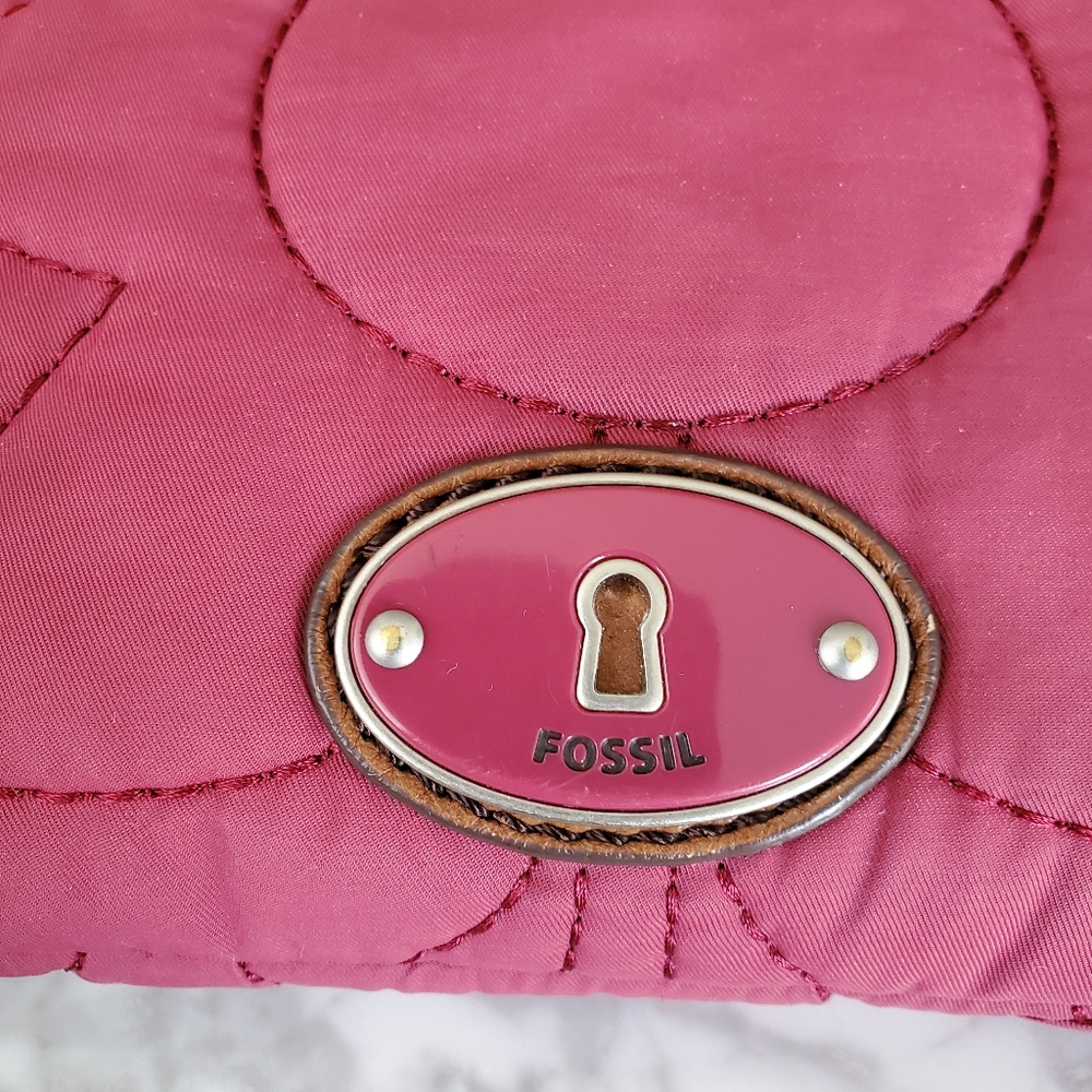 Fossil KeyPer Crossbody Quilted Purse Raspberry Adjustable Strap READ - Picture 7 of 9